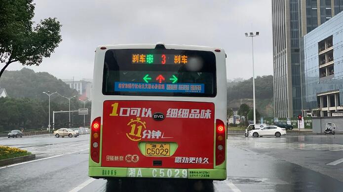 車體廣告